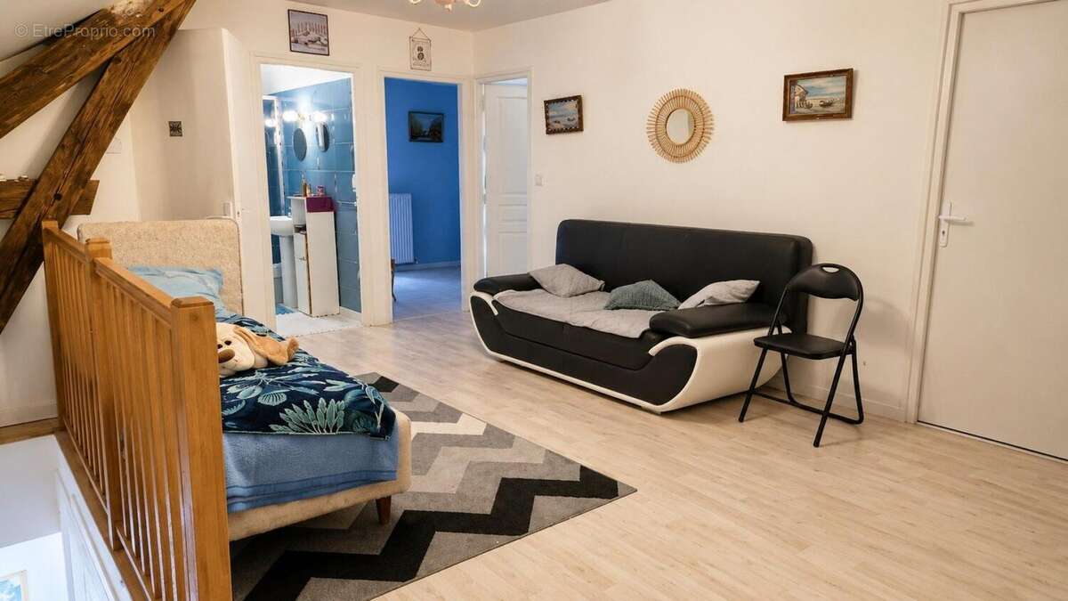 Photo 8