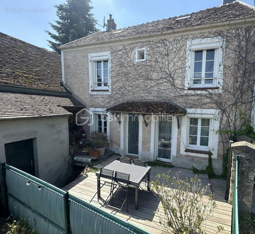 Maison à OZOUER-LE-VOULGIS