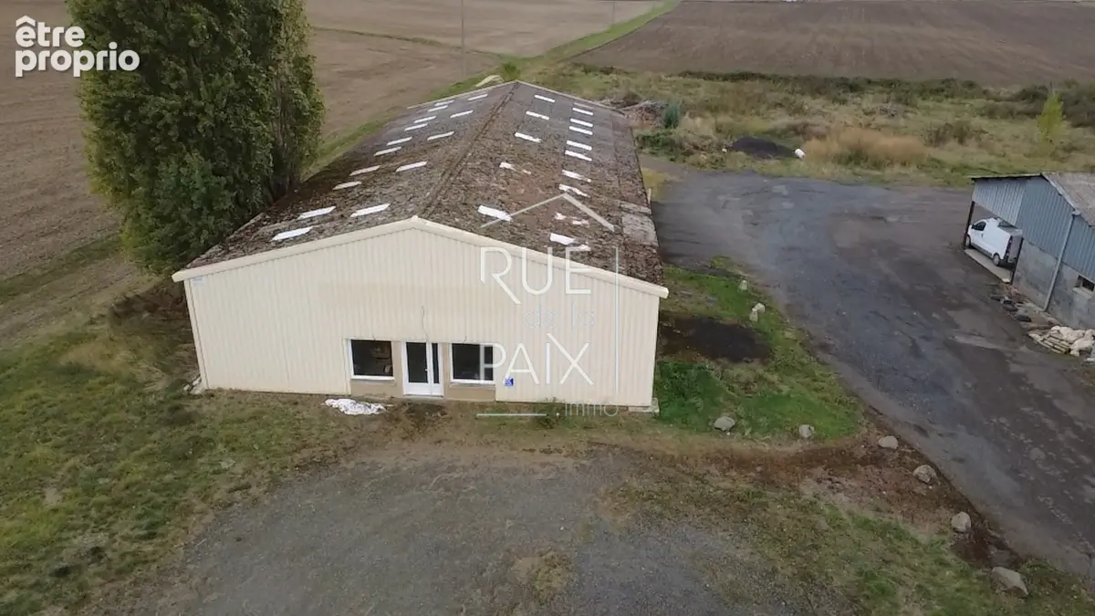 Ensemble immobilier avec diverses bâtiments 1 600 m² + Hangar 700 m² - photo 4