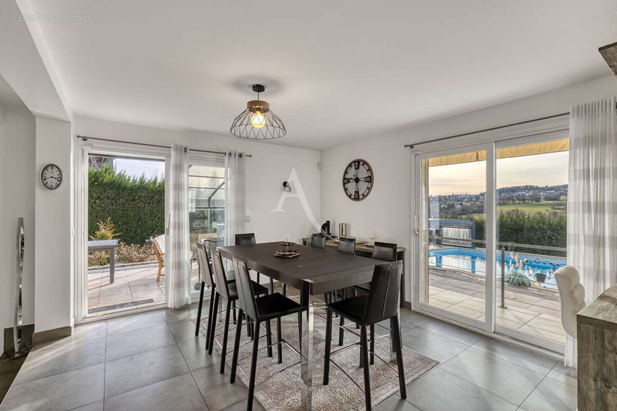 Maison saint-martin-bellevue  154m², (244 m² au sol) - photo 2
