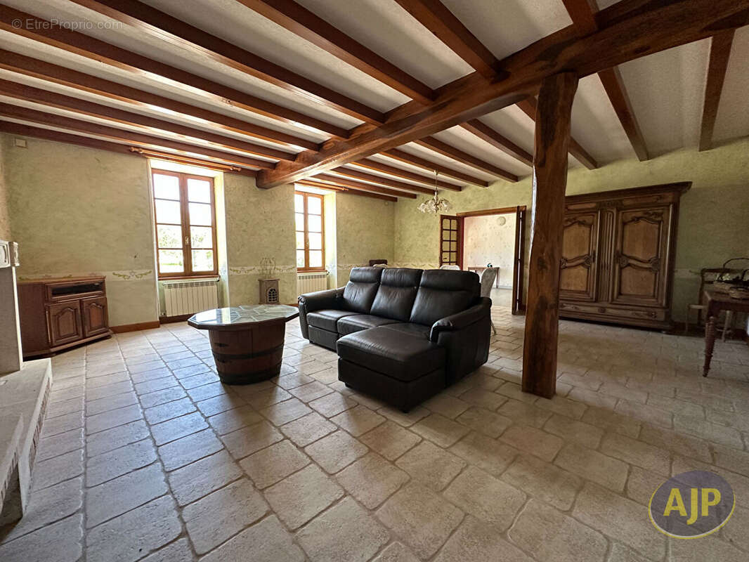 Maison à JARNAC-CHAMPAGNE