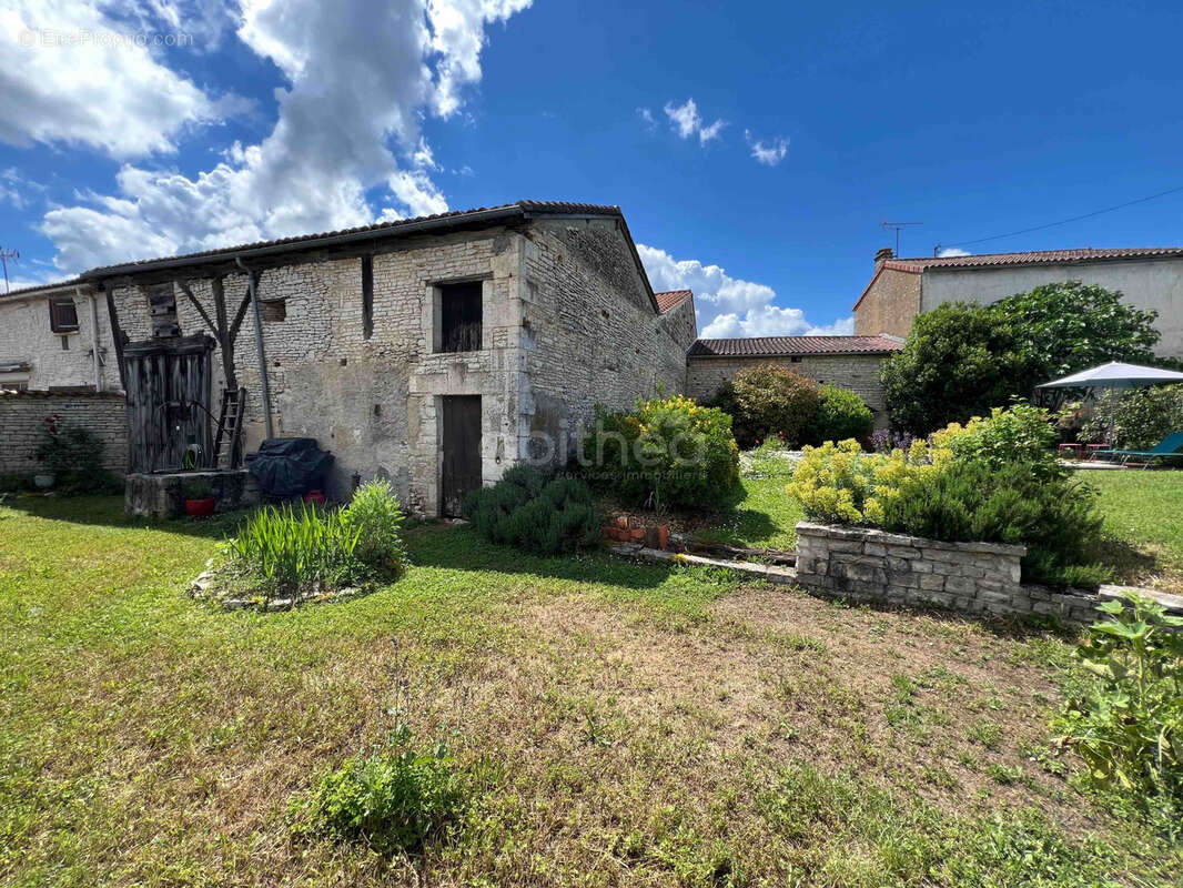 Maison à COULGENS
