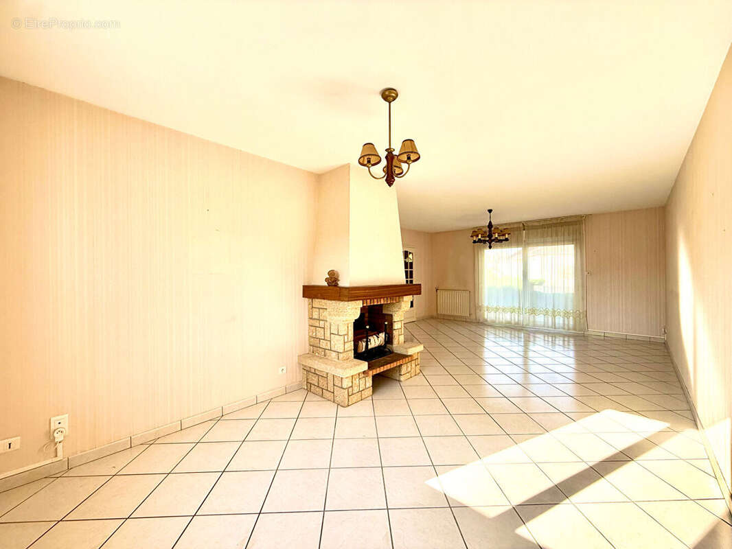 Malemort, maison 5 pièces 3 chambres 105m2 avec distribution de plain-pied sur 562m2 de terrain ! - photo 7