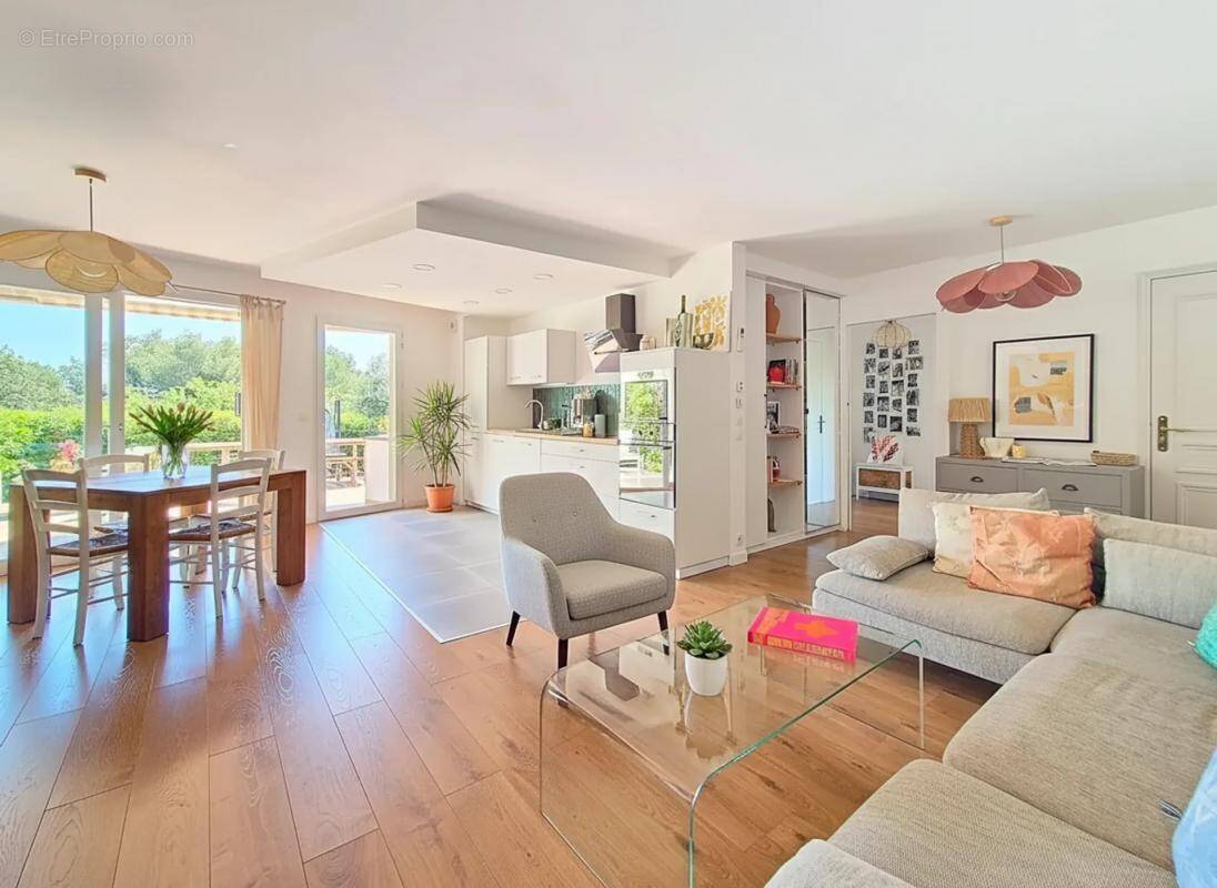 Appartement à SAINT-LAURENT-DU-VAR