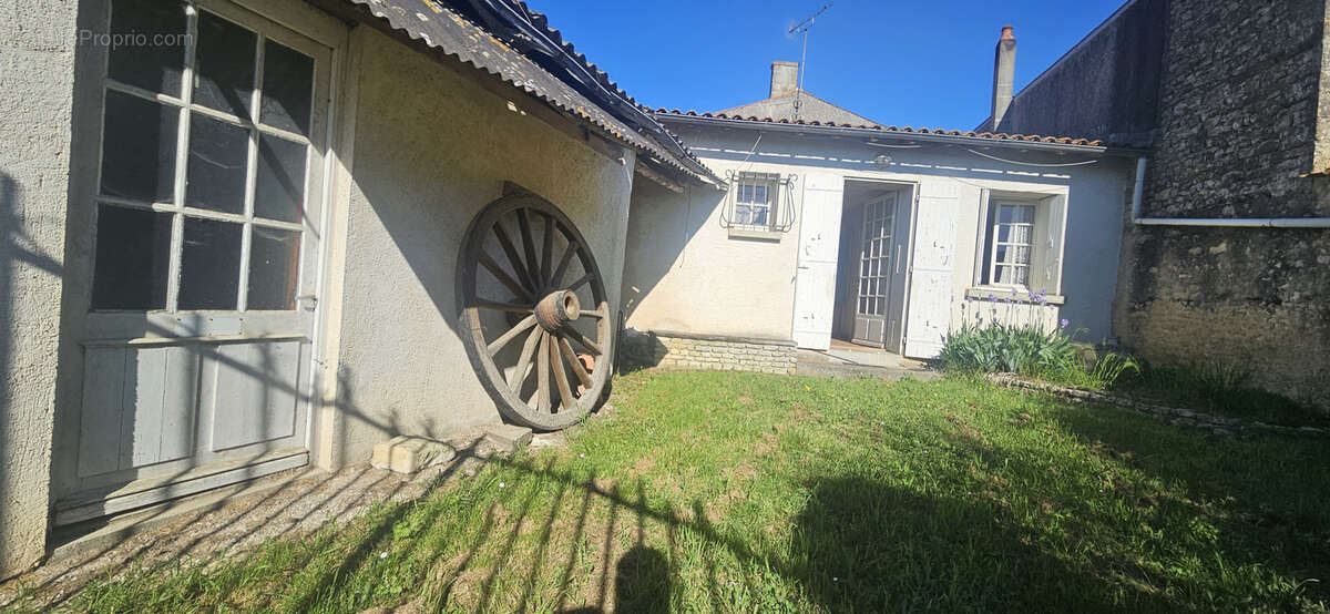 Maison à vendre de 7 pièces de 257 m2  edit - photo 11