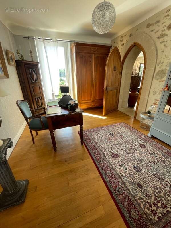 Maison à LA CELLE-DUNOISE