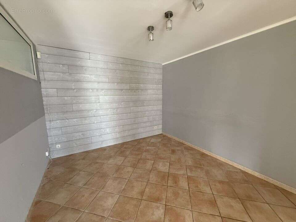 Istres maison T5 à vendre - 4 chambres - terrain 517m2 - calme - Maison à ISTRES