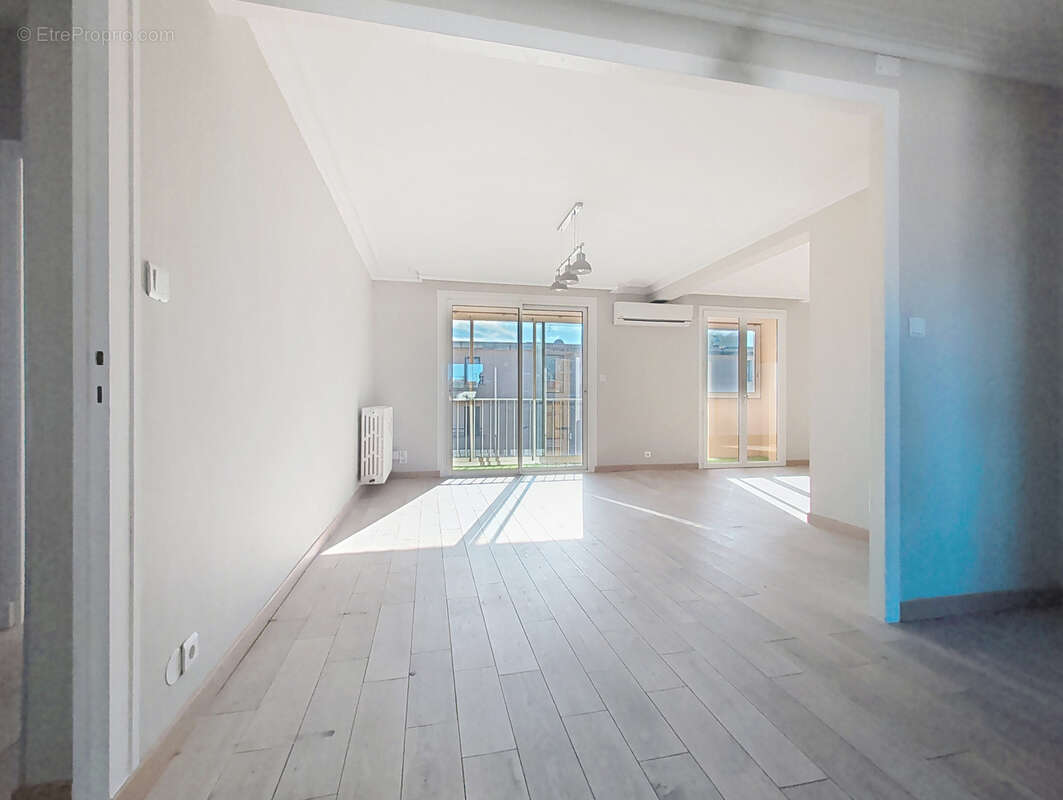 Appartement à VILLENEUVE-LES-AVIGNON