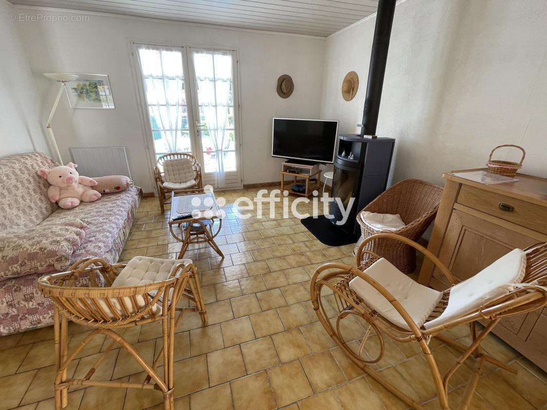 Maison à ROQUEBRUNE-SUR-ARGENS