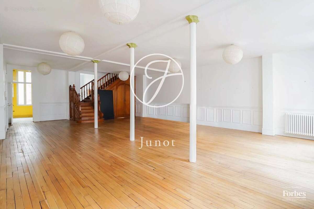 Paris 11e - AMELOT- SAINT SEBASTIEN FROISSART - Appartement à  vendre - 3 pièces - 110m² Carrez - 1 chambre. - photo 3