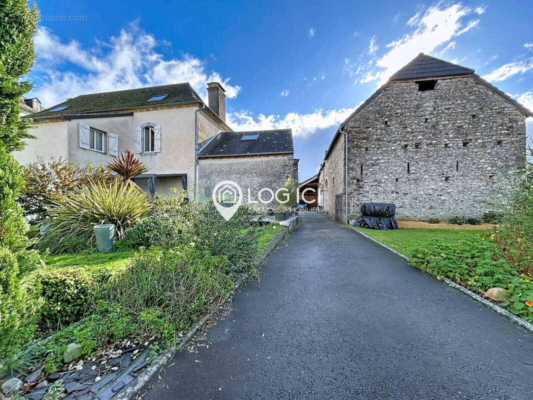 IGON - Vente d'un enclos béarnais rénové avec piscine - photo 20