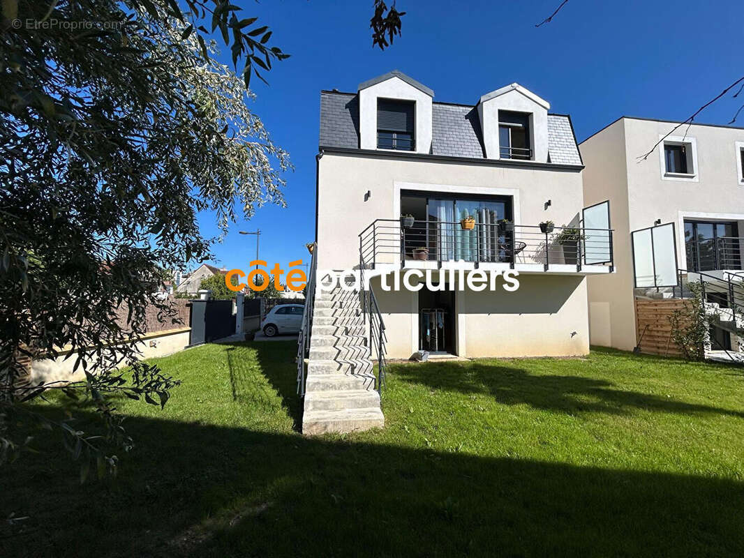 Maison à CHENNEVIERES-SUR-MARNE