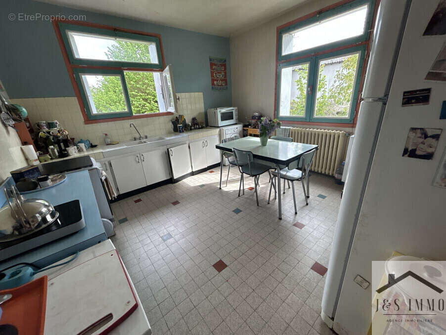 Maison à CHERVES-CHATELARS