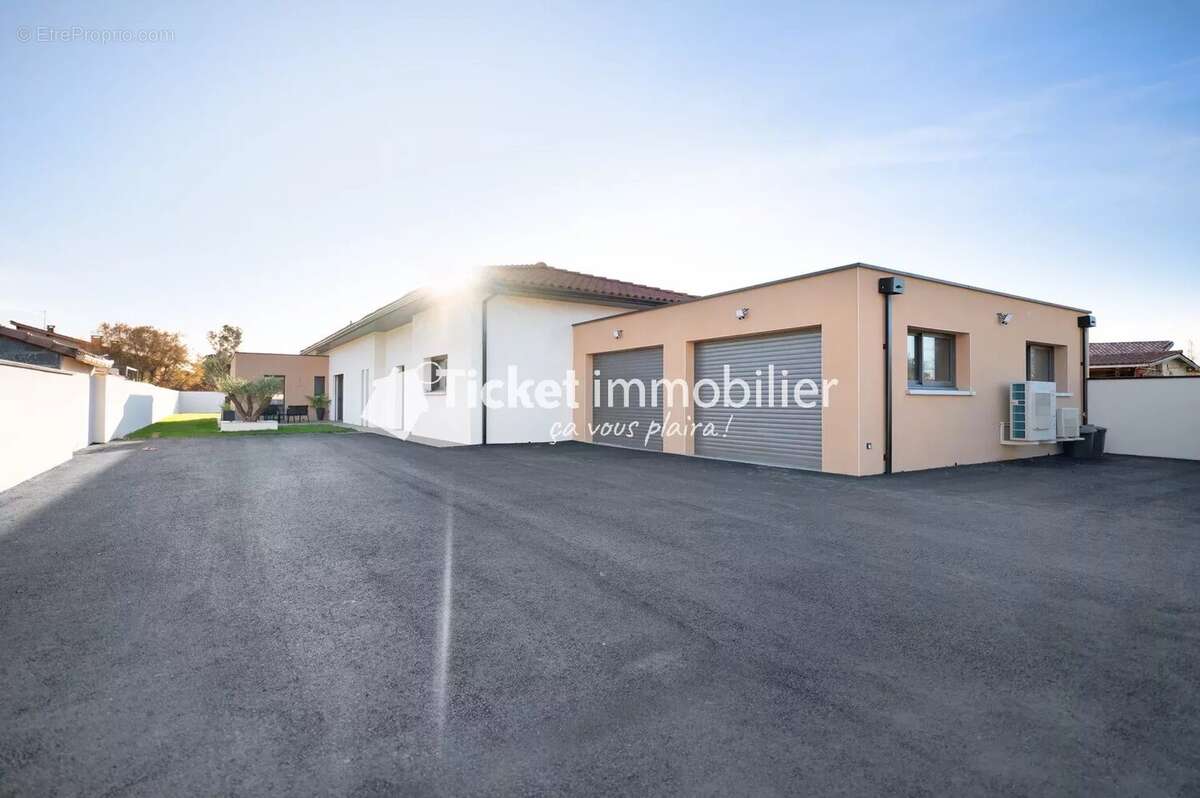 Maison à LA SALVETAT-SAINT-GILLES