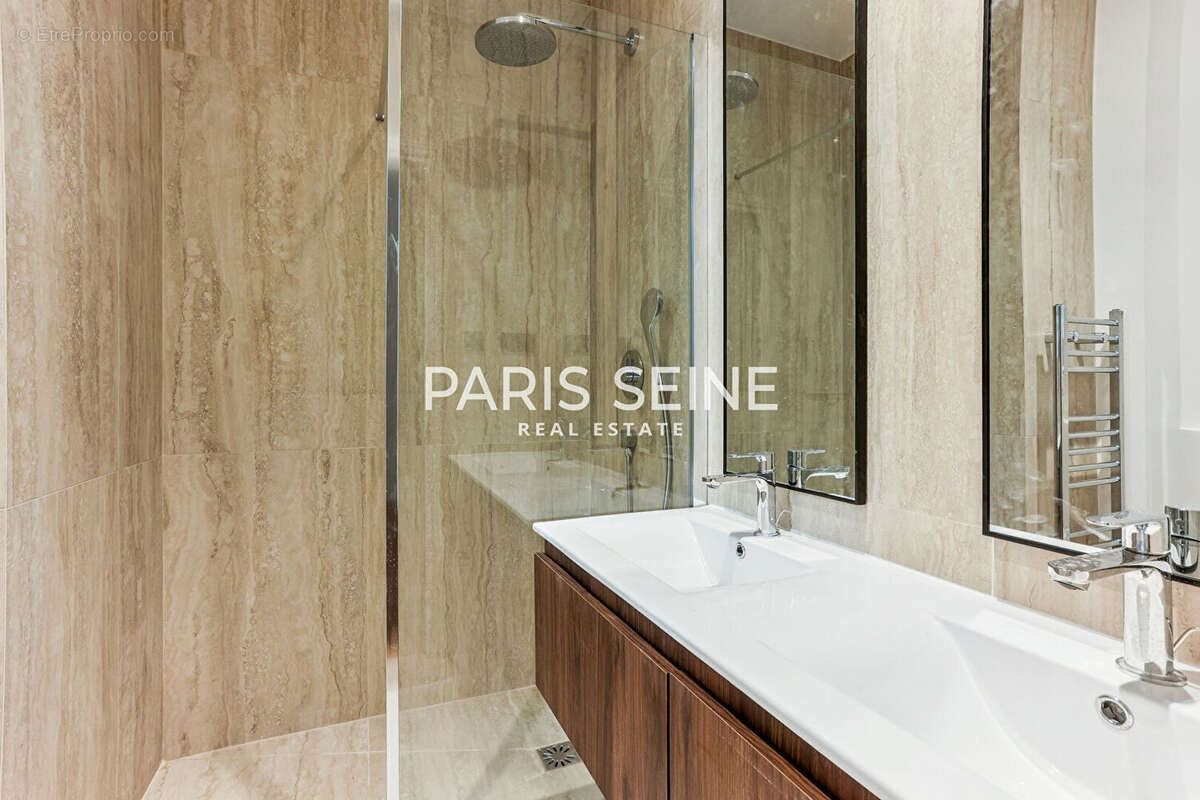 Appartement à PARIS-7E