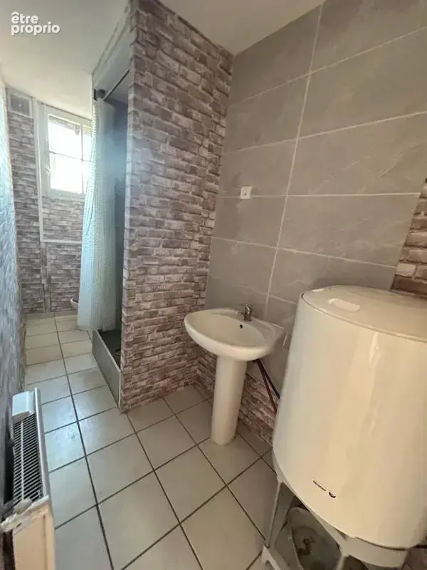 Spécial investissement : Immeuble mixte à fort potentiel de rentabilité au centre de Romorantin - photo 7