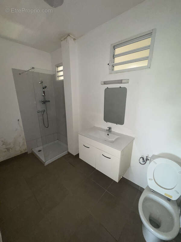 Appartement à REMIRE-MONTJOLY