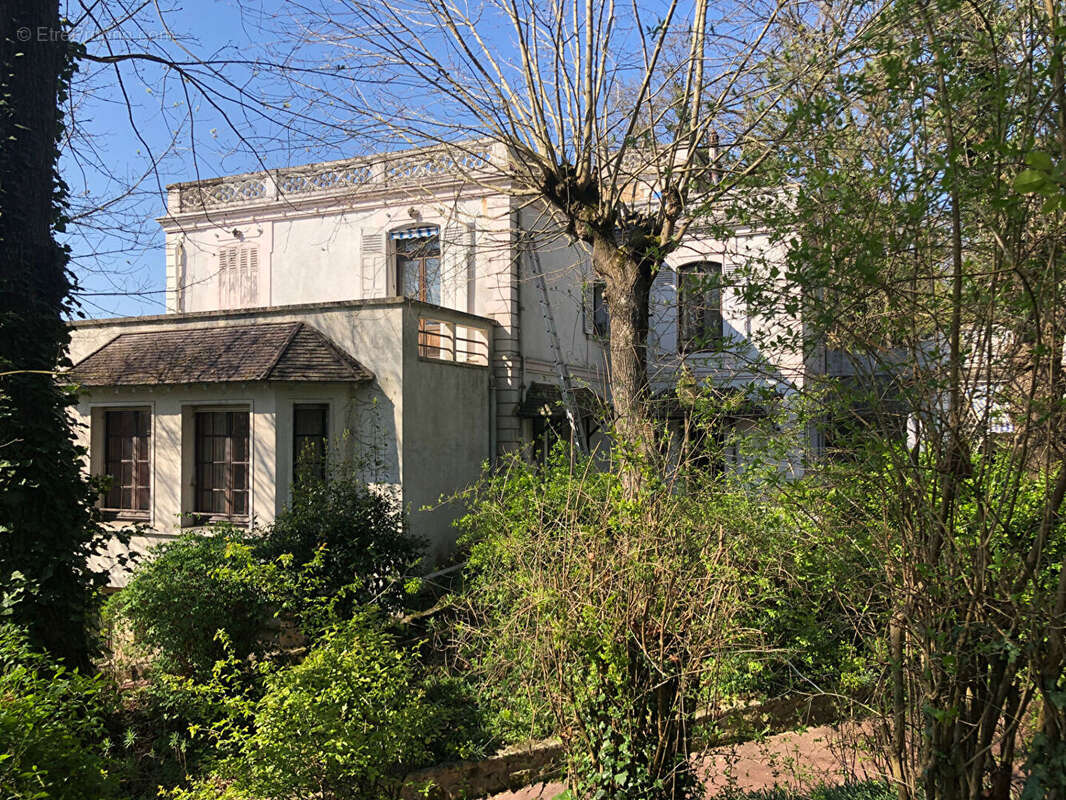 Maison à FOLLAINVILLE-DENNEMONT