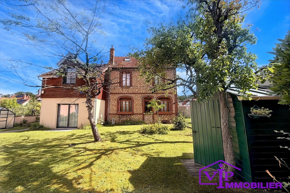 Maison  brique/silex de 158 m² - photo 9