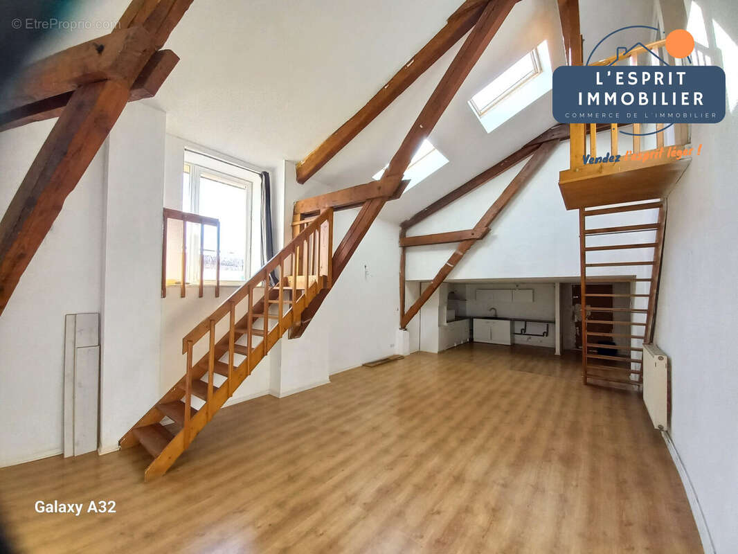 Appartement à COIN-LES-CUVRY