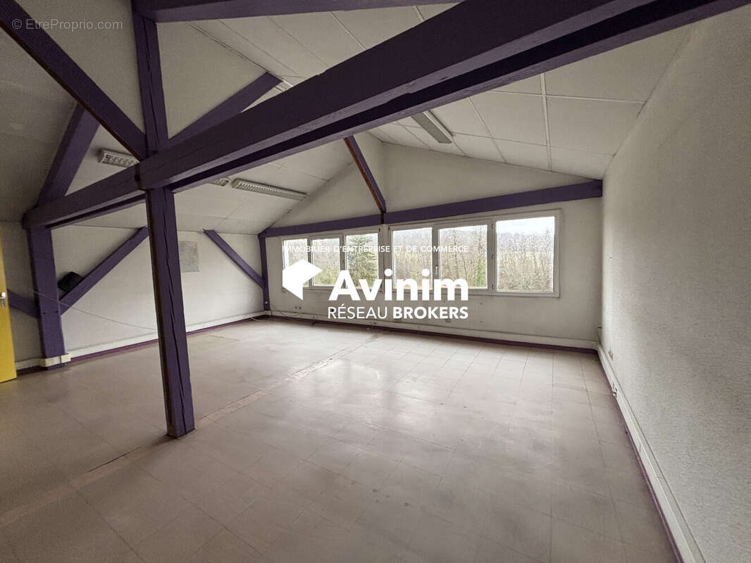 Commerce à MISEREY-SALINES