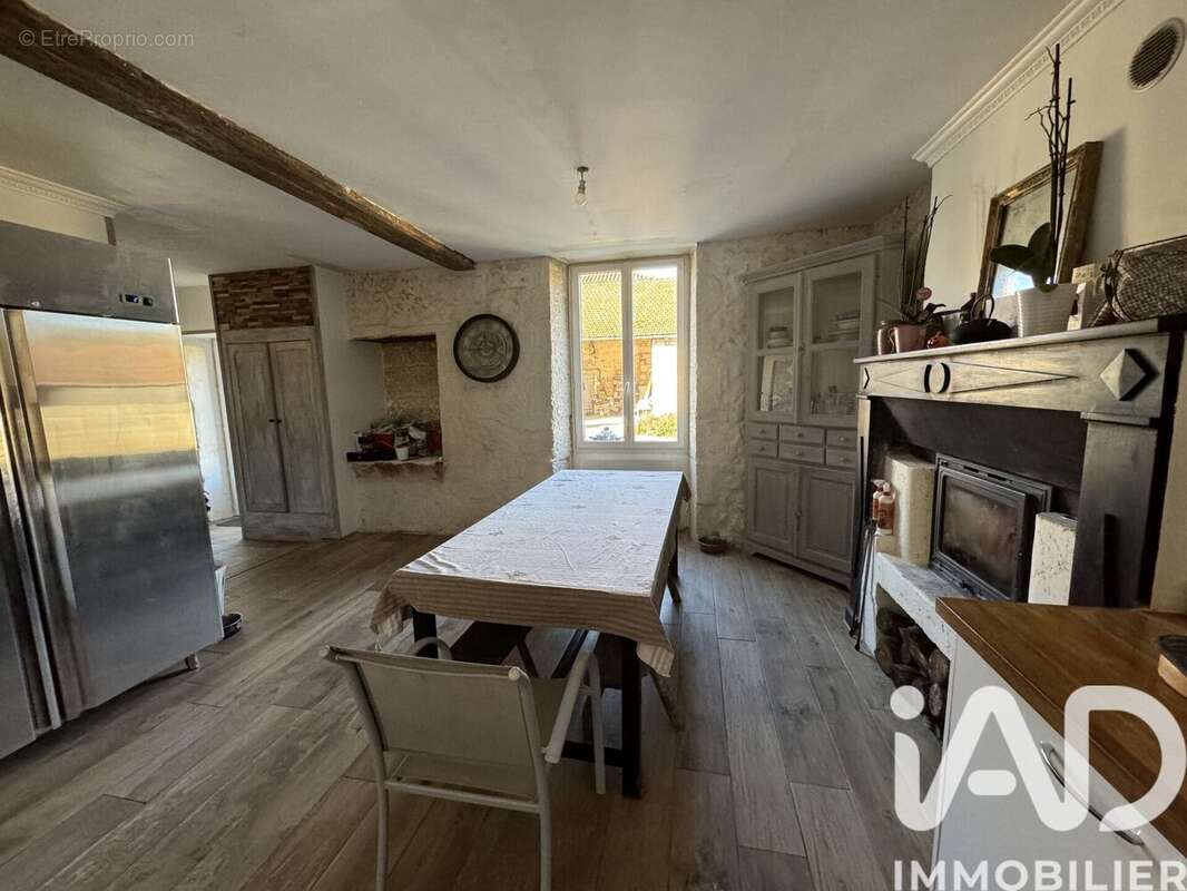 Maison 140 m² à Mareuil  - photo 4