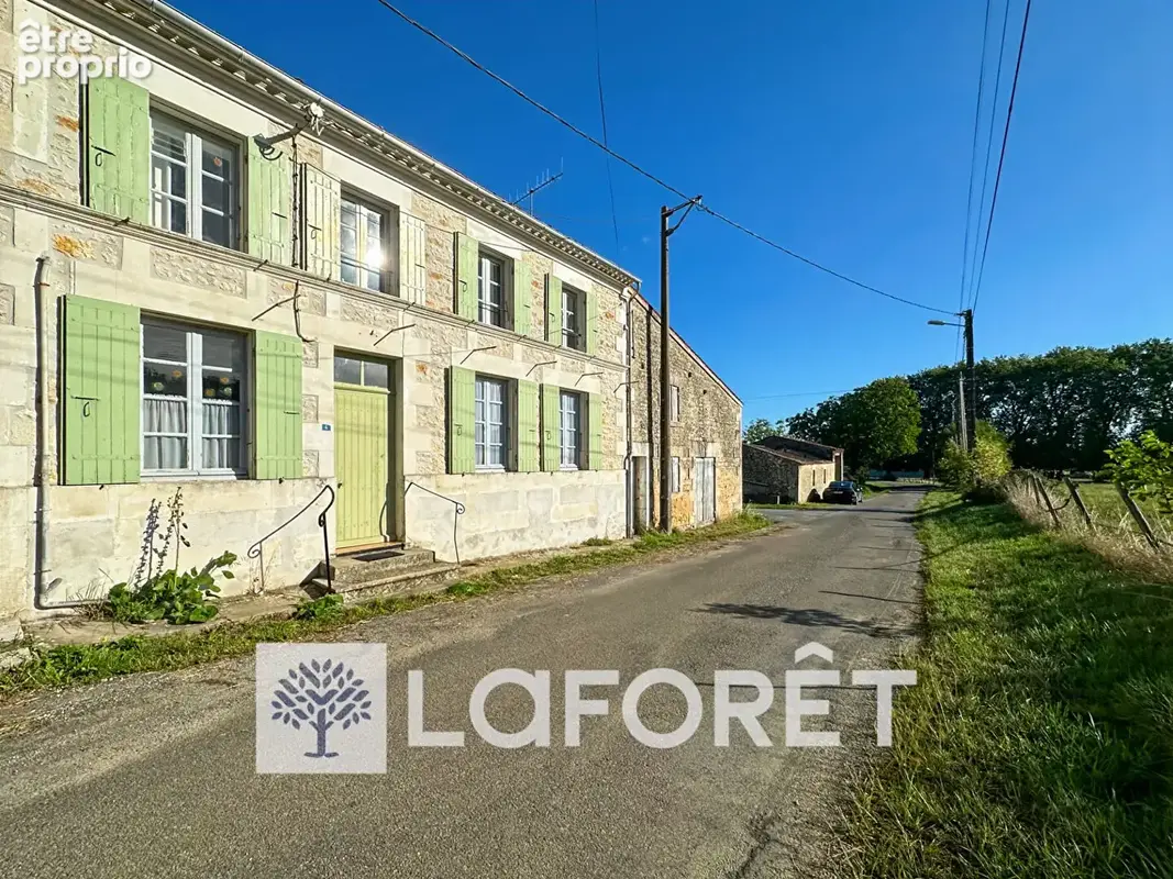 Maison charentaise à rénover de 111 m² avec grange attenante de 50 m² à Saint-André-de-Lidon (17260) - photo 8
