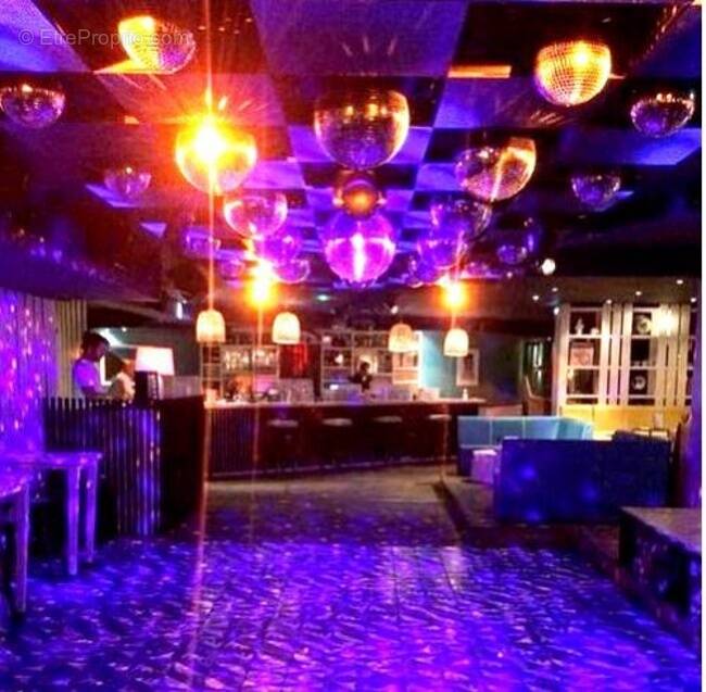 Commerce à ANDERNOS-LES-BAINS