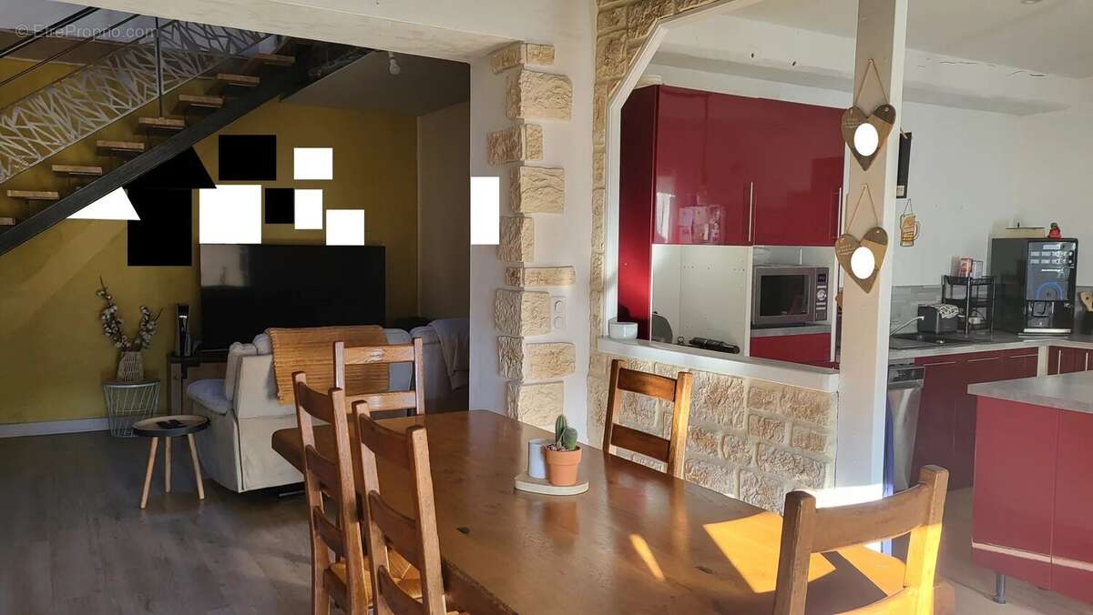 Maison à ROMANECHE-THORINS