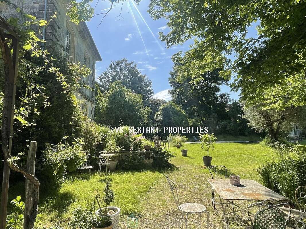 Entre-Deux-Mers, bel ensemble immobilier du XVIII ème siècle, 2 habitations avec dépendances et piscine 1 hectare 3 de terrain - photo 6