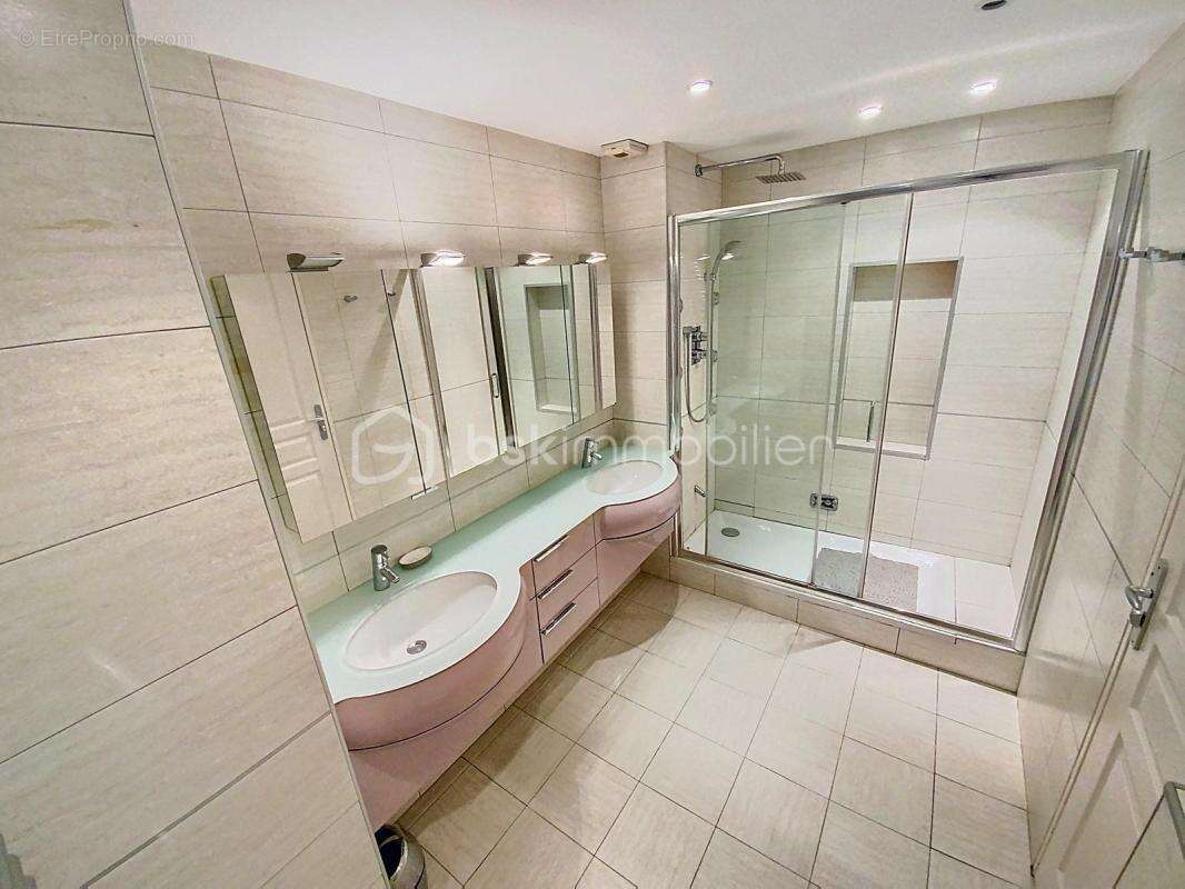 Cannes – banane carré d’or – 4 pièces – 3 chambres – terrasse 44 m² – parking – cellier - photo 6