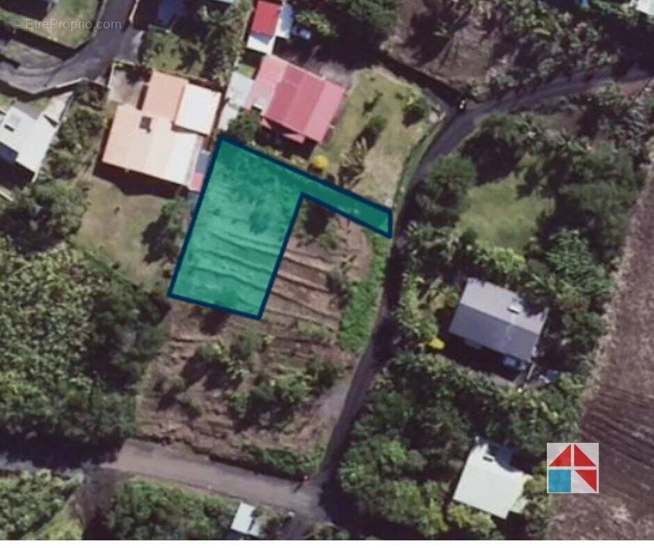 Terrain à SAINT-PIERRE