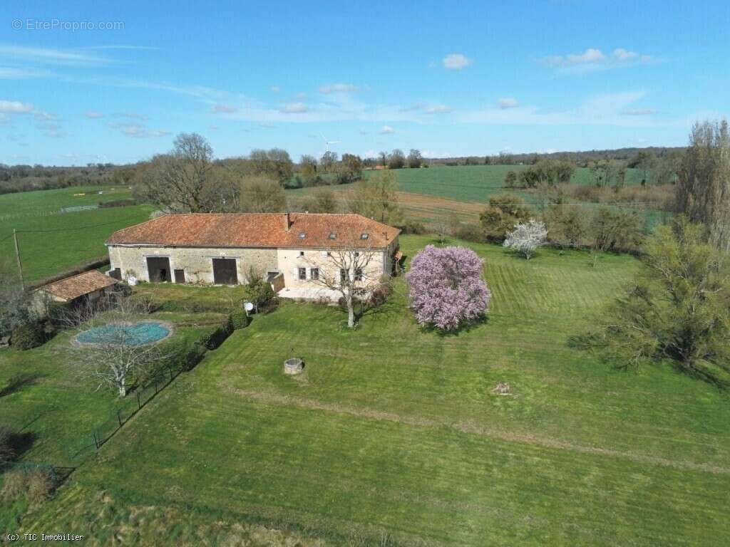 Maison à CHAMPAGNE-MOUTON