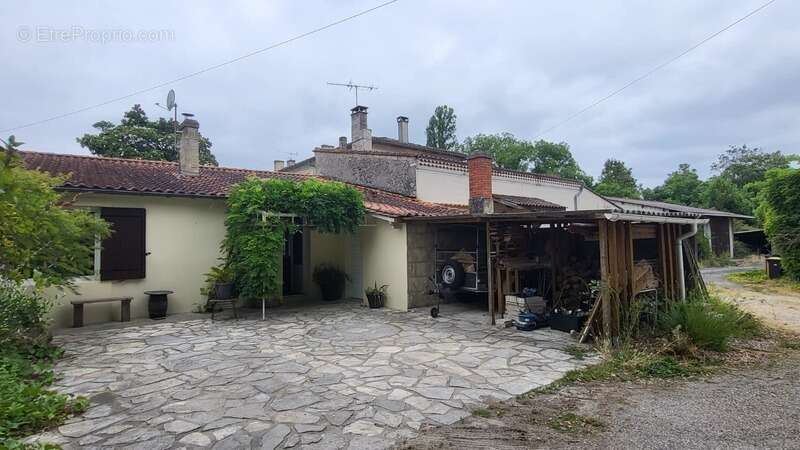 Maison à SALIGNAC