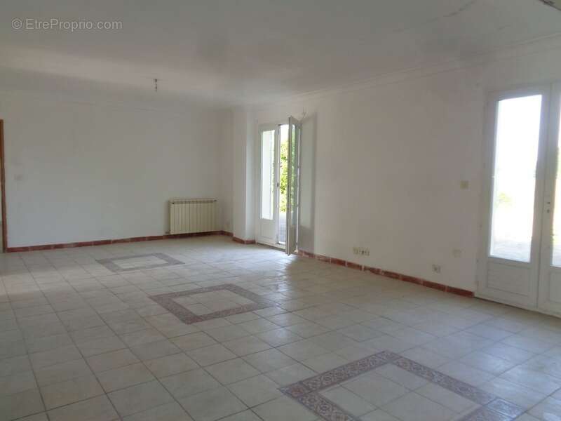 Maison à SAINT-GENIS-DE-SAINTONGE