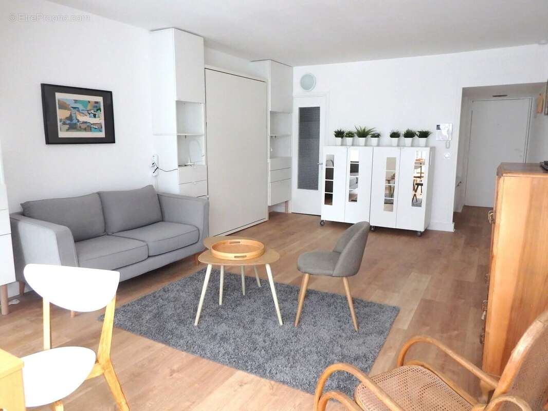 Appartement à PARIS-16E