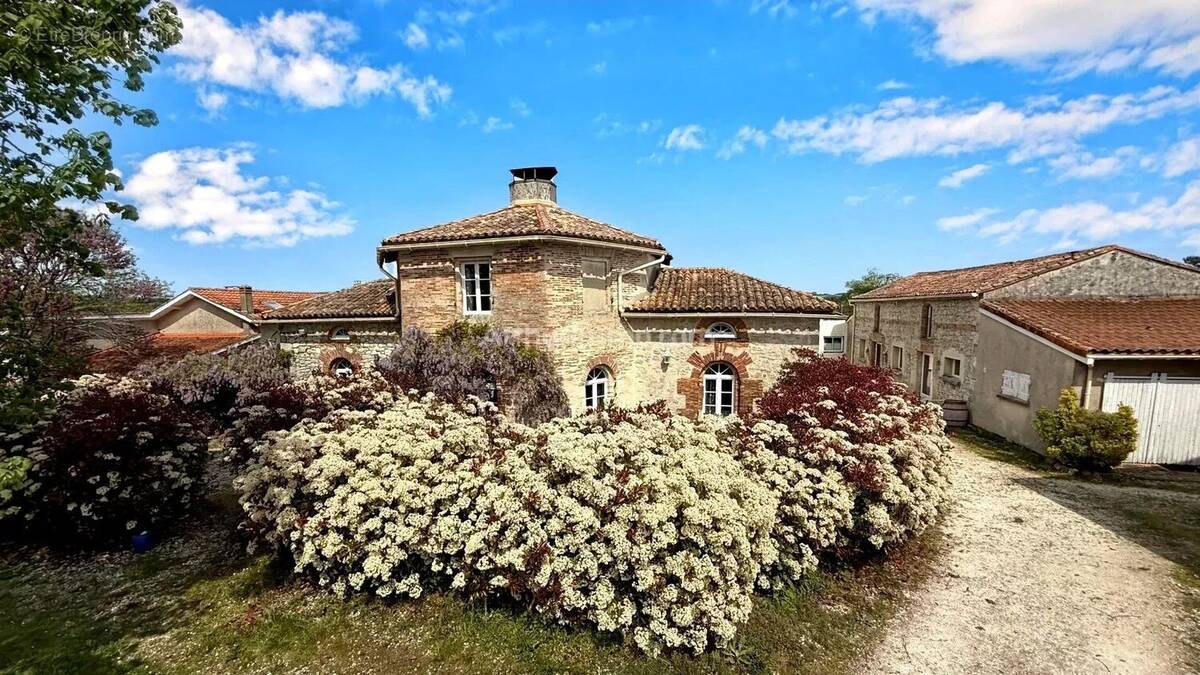 Maison à SAINT-MARTIN-DE-COUX