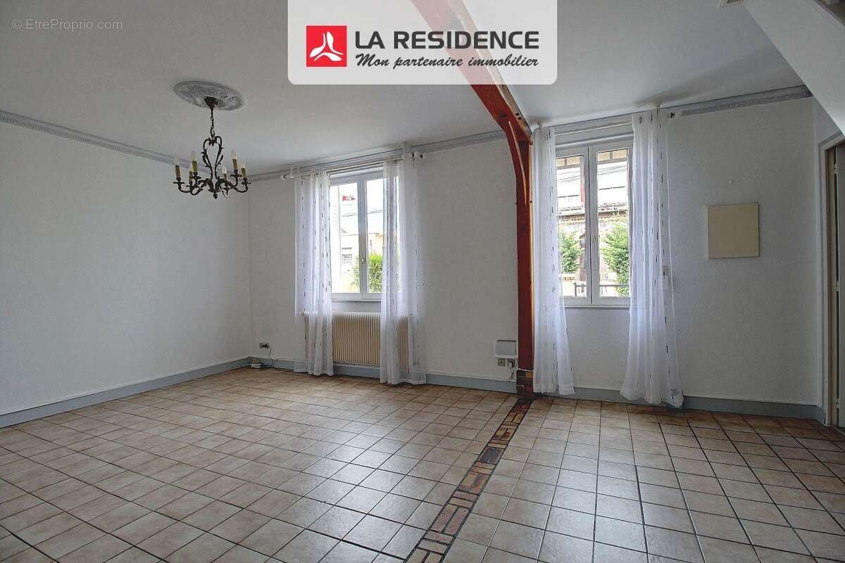 Maison 122 m² à Saint-Etienne-Du-Rouvray  - photo 4