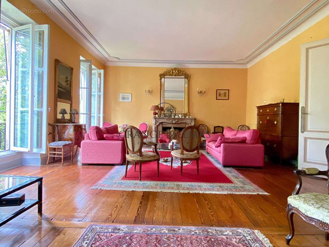 Appartement  immeuble pierre  - JARDIN PUBLIC - photo 3