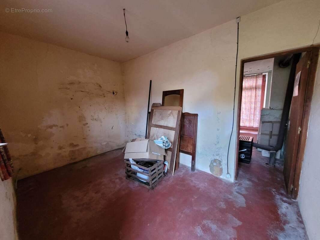 Parking à MOUTIERS-AU-PERCHE