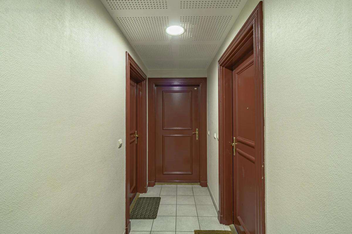 Appartement à LA ROQUE-D'ANTHERON