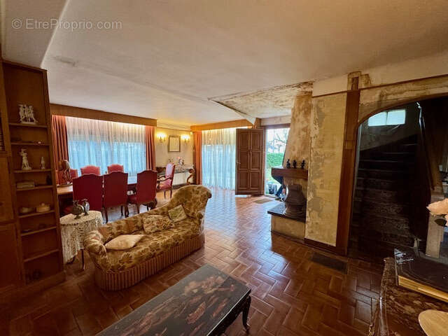 Maison à PARAY-VIEILLE-POSTE