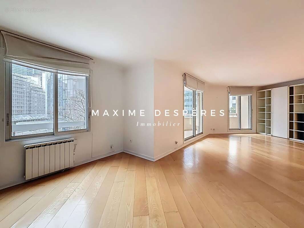 Appartement à COURBEVOIE