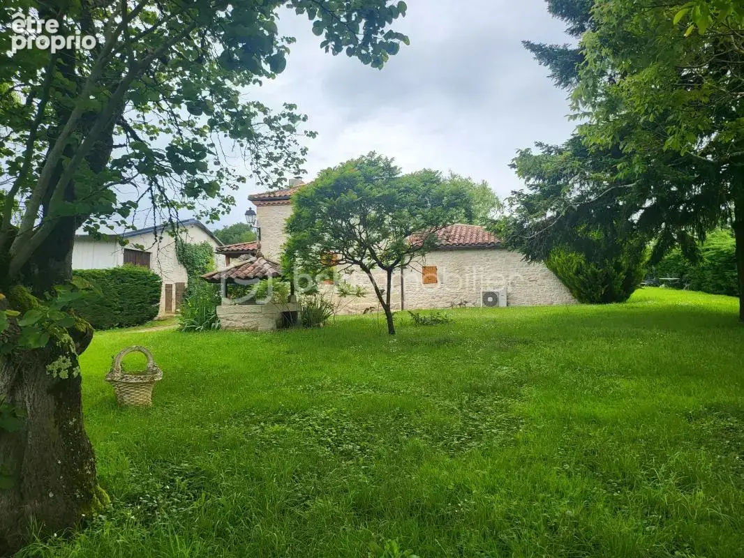 Maison en pierre+ maison locative-hangar et dependances sur parcelle de 8000 m² - photo 2