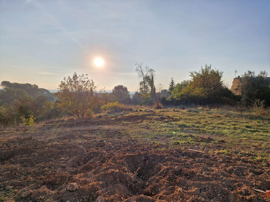 Terrain à LORGUES