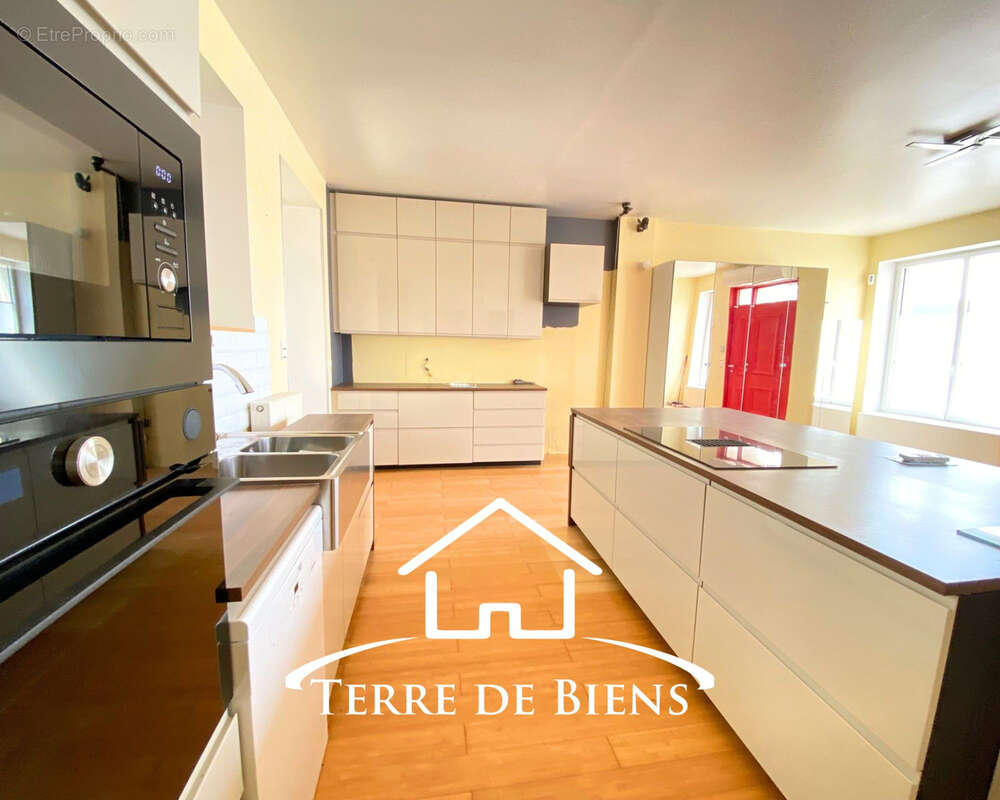 Maison de caractère de 160 m2   Beaux volumes, patio, jardin clos et fort potentiel d'aménagement   Pommiers - photo 12