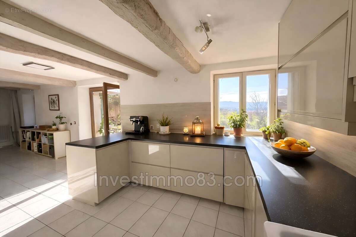 Maison à POURRIERES