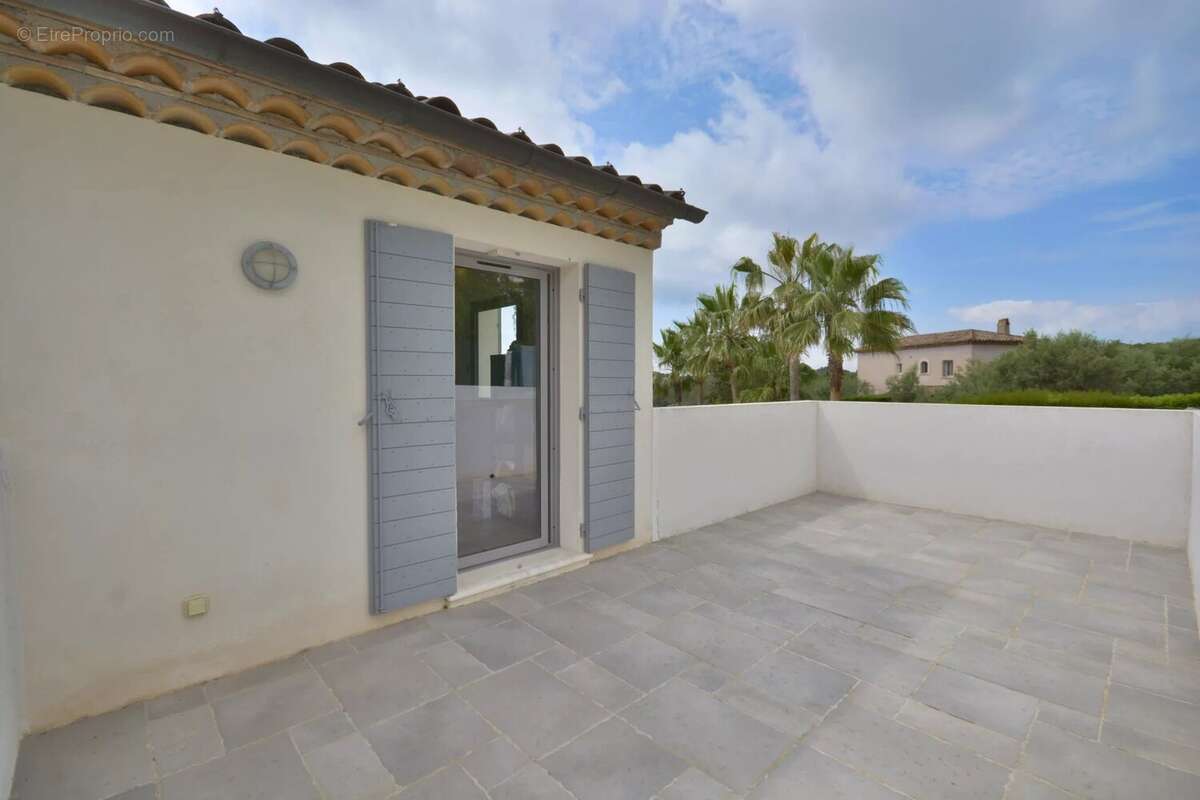 Maison à VALBONNE