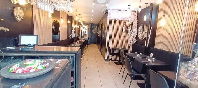 Commerce à PARIS-8E