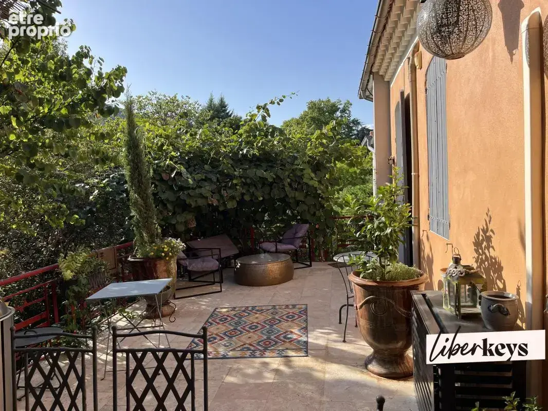 Maison en parfait état sur parcelle arborée de 1200m2 avec piscine - photo 6